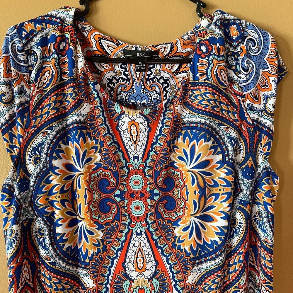 Beautiful fitted XL dress. Excellent condition